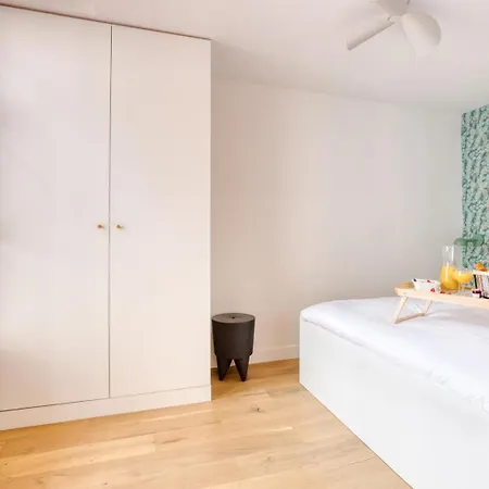 Le Roi Soleil - En Plein Centre A 5 Min Du Chateau Appartement *